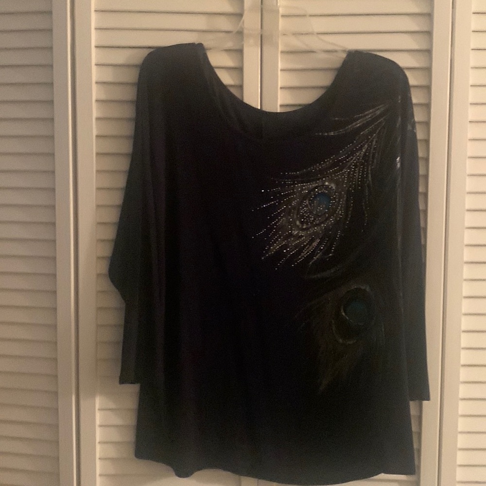 Navy blue L top with peacock feather deco. Love it but too small